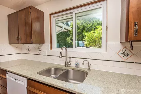 Kitchen - 2129 W Sequim Bay, Sequim, WA 98382 photo 3 of 6
