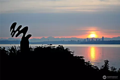 837 Colchester Dr E, Port Orchard, WA 98366