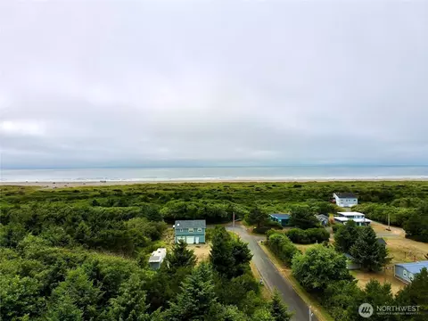 33 4th Ave, Ocean Shores, WA 98569