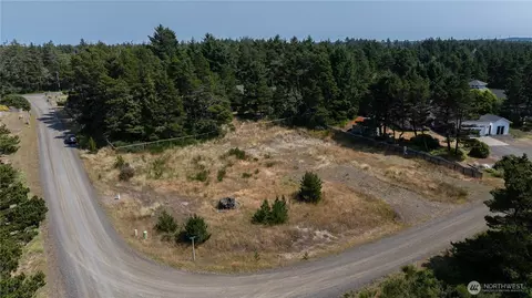 2601 S Bagpiper Ln, Westport, WA 98595