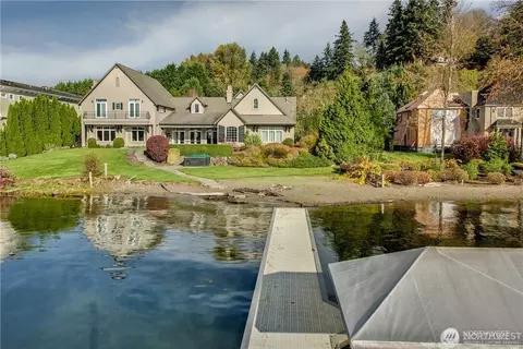 4209 W Lake Sammamish Pkwy SE, Sammamish, WA 98075