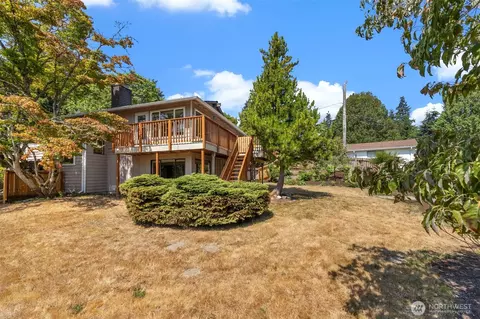 19524 53rd Ave NE, Lake Forest Park, WA 98155