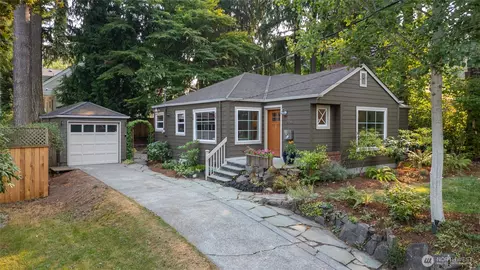 2745 NE 89th St, Seattle, WA 98115