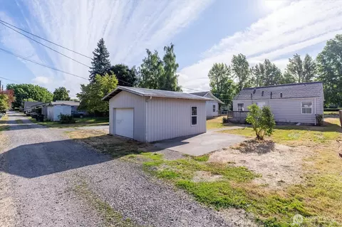 Exterior - 1217 7th Ave, Longview, WA 98632 photo 3 of 7