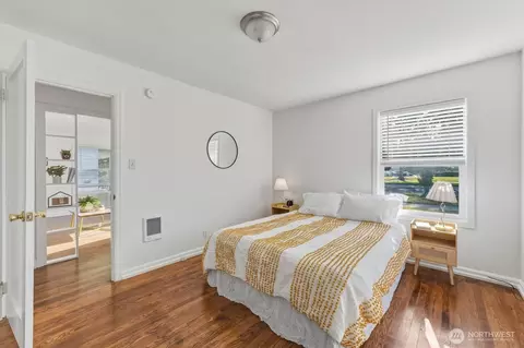 Bedroom - 1217 7th Ave, Longview, WA 98632 photo 3 of 5