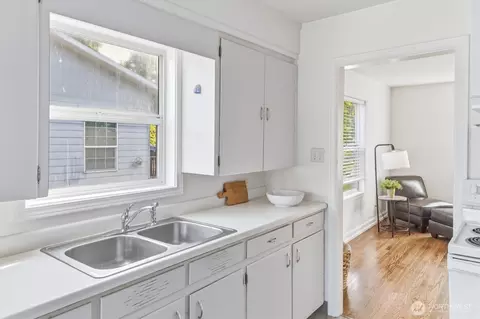 Kitchen - 1217 7th Ave, Longview, WA 98632 photo 1 of 5