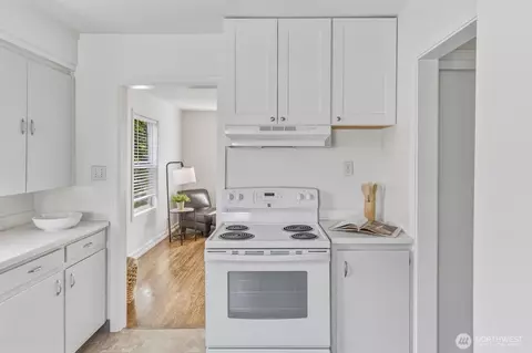 Kitchen - 1217 7th Ave, Longview, WA 98632 photo 5 of 5