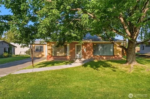 117 NE Cedar Ave, College Place, WA 99324