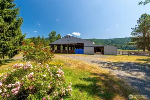 3086 Standard Rd, Deming, WA 98244
