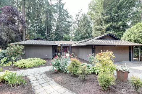 901 129th Pl NE, Bellevue, WA 98005