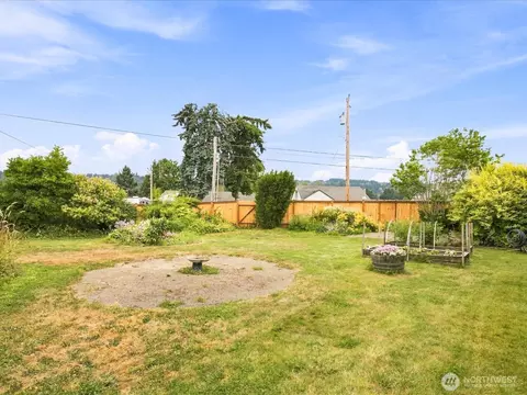 Exterior - 206 Orting Ave NW, Orting, WA 98360 photo 7 of 9