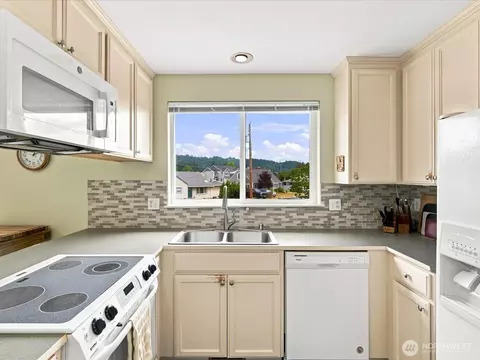 Kitchen - 206 Orting Ave NW, Orting, WA 98360 photo 2 of 4