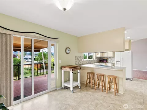 Kitchen - 206 Orting Ave NW, Orting, WA 98360 photo 4 of 4