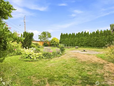 Exterior - 206 Orting Ave NW, Orting, WA 98360 photo 6 of 9