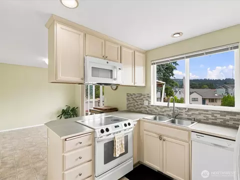 Kitchen - 206 Orting Ave NW, Orting, WA 98360 photo 1 of 4