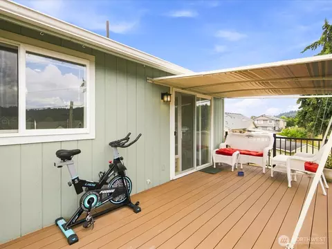 Exterior - 206 Orting Ave NW, Orting, WA 98360 photo 5 of 9