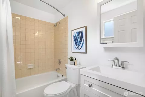 Bath - 1026 232nd Pl SW, Bothell, WA 98021 photo 1 of 3