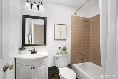 Bath - 1026 232nd Pl SW, Bothell, WA 98021 photo 2 of 3