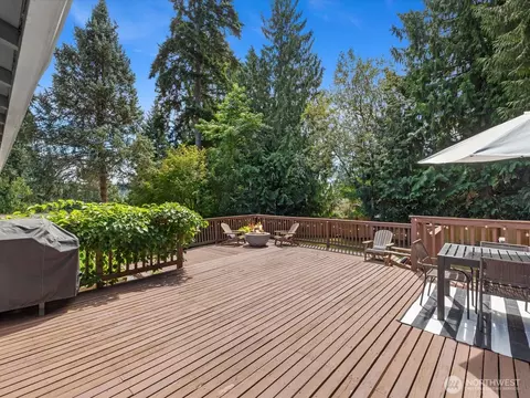 Exterior - 318 161st Pl SE, Bothell, WA 98012 photo 9 of 14