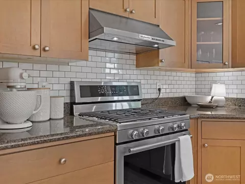 Kitchen - 318 161st Pl SE, Bothell, WA 98012 photo 3 of 6