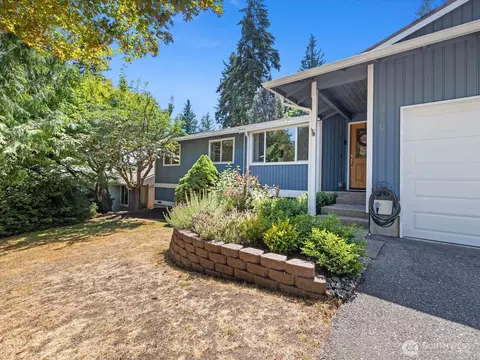 Exterior - 318 161st Pl SE, Bothell, WA 98012 photo 2 of 14