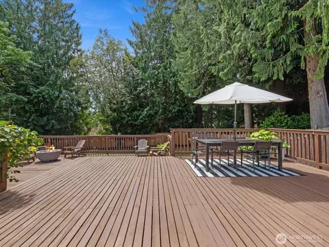 Exterior - 318 161st Pl SE, Bothell, WA 98012 photo 10 of 14