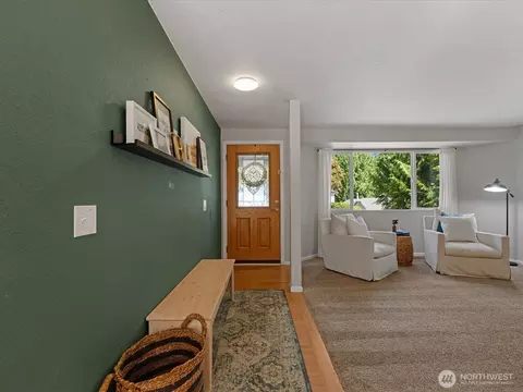 Entry Way - 318 161st Pl SE, Bothell, WA 98012 photo 1 of 2