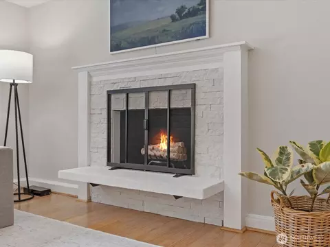 Living - 318 161st Pl SE, Bothell, WA 98012 photo 2 of 4