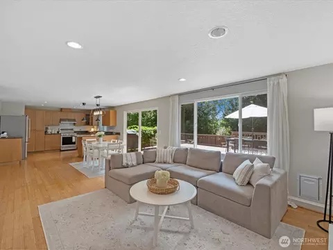 Living - 318 161st Pl SE, Bothell, WA 98012 photo 3 of 4