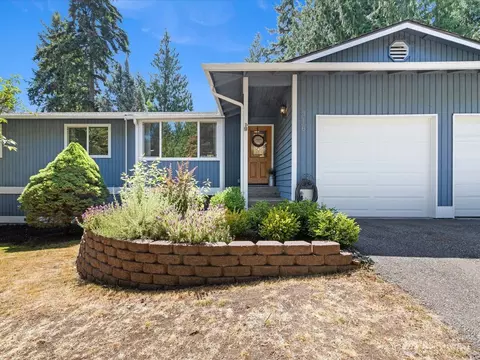 Exterior - 318 161st Pl SE, Bothell, WA 98012 photo 3 of 14
