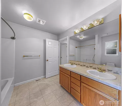 Bath - 10409 NE 151st Pl, Bothell, WA 98011 photo 5 of 5
