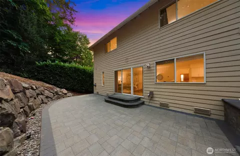 Exterior - 10409 NE 151st Pl, Bothell, WA 98011 photo 4 of 6