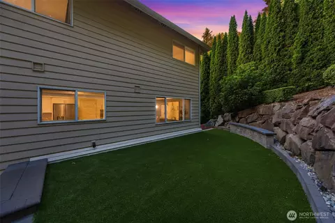 Exterior - 10409 NE 151st Pl, Bothell, WA 98011 photo 5 of 6