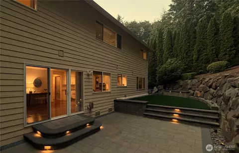 Exterior - 10409 NE 151st Pl, Bothell, WA 98011 photo 2 of 6