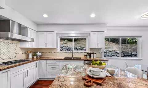 Kitchen - 10409 NE 151st Pl, Bothell, WA 98011 photo 2 of 3