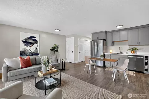 25004 Lake Fenwick Rd S #33, Kent, WA 98032