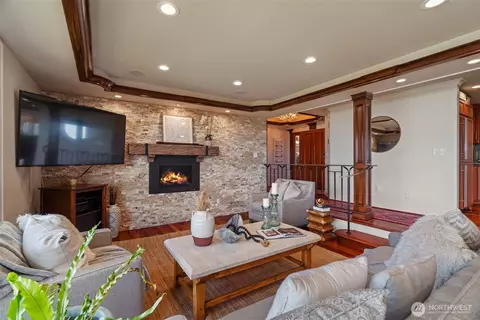 Living - 8723 Talbot Rd, Edmonds, WA 98026 photo 3 of 5
