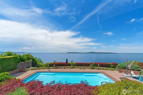 Exterior - 8723 Talbot Rd, Edmonds, WA 98026 photo 9 of 10