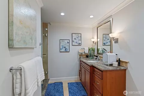 Bath - 8723 Talbot Rd, Edmonds, WA 98026 photo 4 of 6