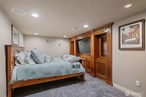 Bedroom - 8723 Talbot Rd, Edmonds, WA 98026 photo 4 of 4
