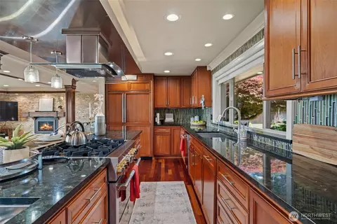 Kitchen - 8723 Talbot Rd, Edmonds, WA 98026 photo 2 of 4