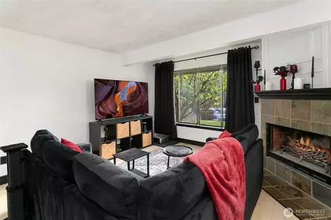 19205 40th Ave W #B5, Lynnwood, WA 98036
