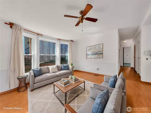 Living - 17235 119th Ave NE, Bothell, WA 98011 photo 1 of 5