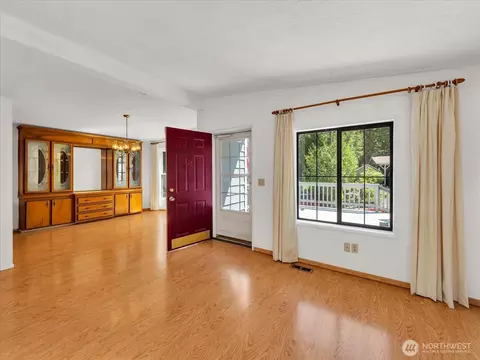 Living - 17235 119th Ave NE, Bothell, WA 98011 photo 3 of 5