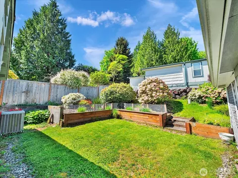 Exterior - 17235 119th Ave NE, Bothell, WA 98011 photo 4 of 7
