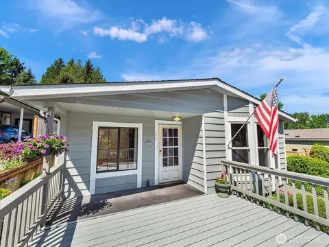 Exterior - 17235 119th Ave NE, Bothell, WA 98011 photo 1 of 7