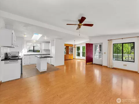 Living - 17235 119th Ave NE, Bothell, WA 98011 photo 2 of 5