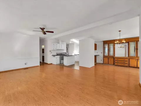 Living - 17235 119th Ave NE, Bothell, WA 98011 photo 4 of 5