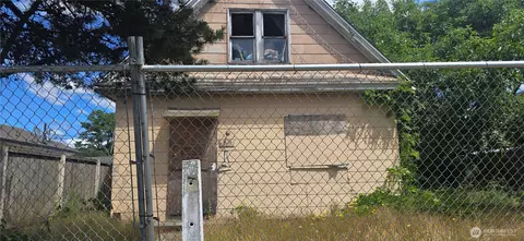 5427 S Oakes St, Tacoma, WA 98409