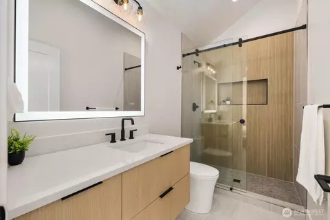 Bath - 724 N 89th St, Seattle, WA 98103 photo 3 of 4